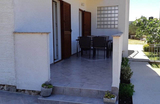 Two bedroom apartment with terrace Starigrad, Paklenica (A-6627-d)
