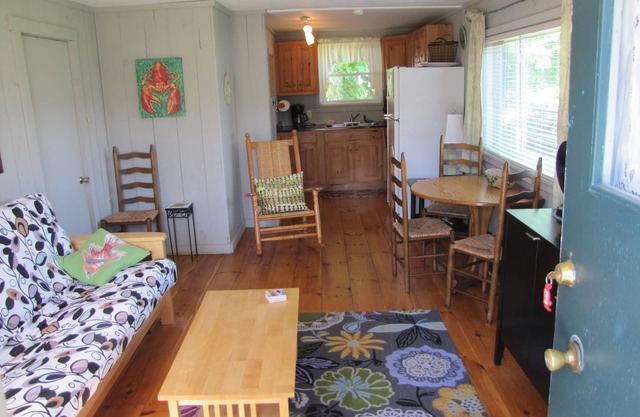 Two Bedroom 1 Bath Sleeps 4 comfortably 6 if needed
