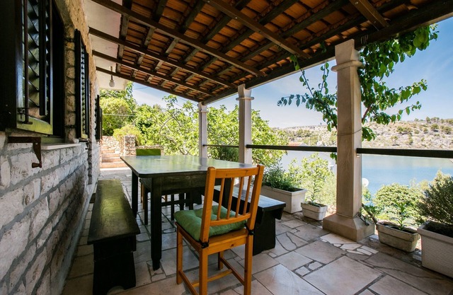 Two bedroom apartment with terrace and sea view Bobovišća na Moru, Brač (A-11901-b)