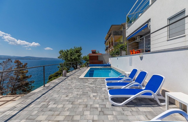 Two bedroom apartment near beach Zavode, Omiš (A-1021-a)