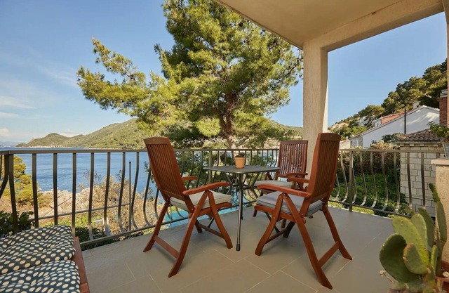 Two bedroom apartment near beach Sobra, Mljet (A-22343-a)