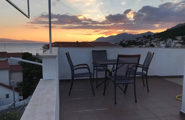 Two bedroom apartment with terrace and sea view Baška Voda, Makarska (A-6612-a)