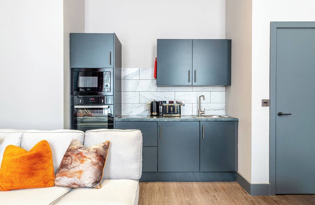 Two Bedroom Apartment 304 (Sleeps 7)