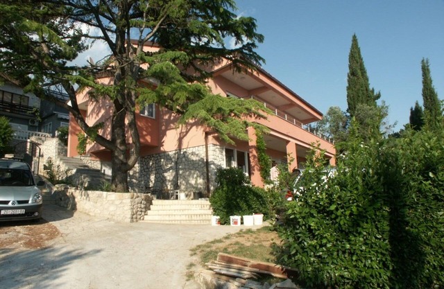Two bedroom apartment near beach Crikvenica (A-2354-d)