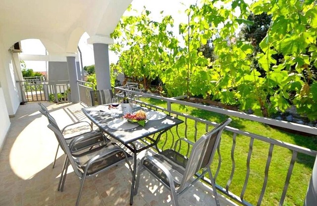 Two bedroom apartment with terrace Pakoštane, Biograd (A-14054-c)