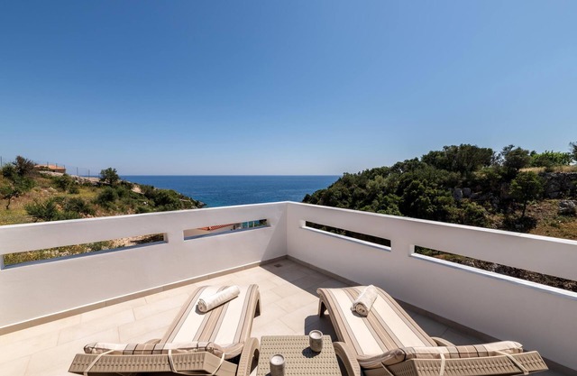 Two-Bedroom Apartment with Sea View- Mikro Nisi
