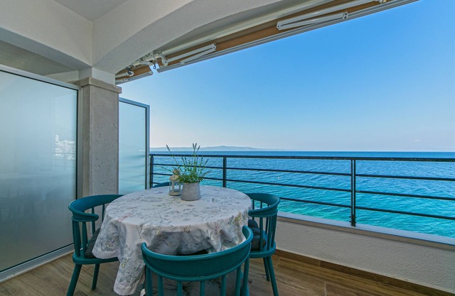 Two bedroom apartment near beach Drašnice, Makarska (A-6652-e)
