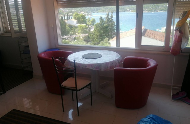 Two bedroom apartment with terrace Nečujam, Šolta (A-18993-a)