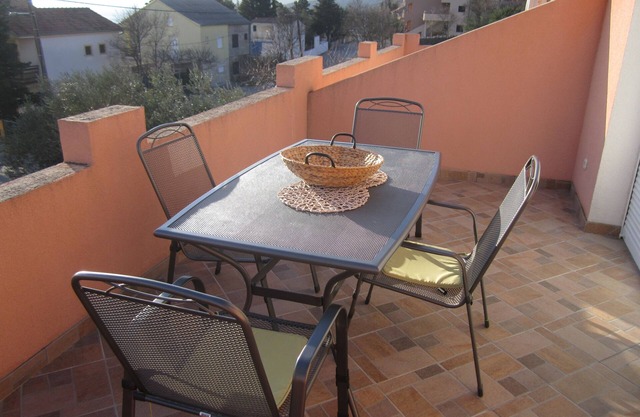 Two bedroom apartment with terrace and sea view Maslenica, Novigrad (A-6573-d)