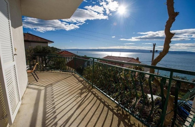 Two bedroom apartment with terrace and sea view Suhi Potok, Omiš (A-14555-a)