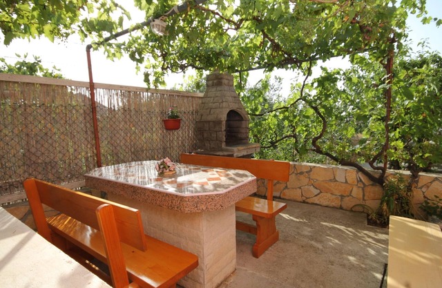 Two bedroom apartment with terrace Kukljica, Ugljan (A-8277-a)