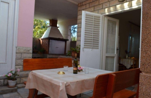Two bedroom apartment with terrace Kukljica, Ugljan (A-8277-b)