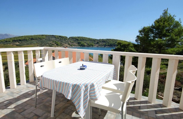 Two bedroom apartment with terrace and sea view Lumbarda, Korčula (A-9271-a)