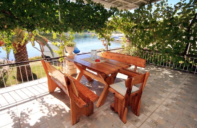 Two bedroom apartment near beach Lumbarda, Korčula (A-9330-a)