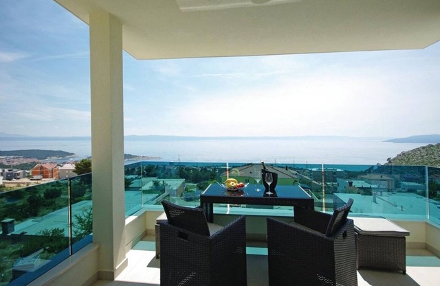 Two bedroom apartment with terrace and sea view Makarska (A-19147-c)