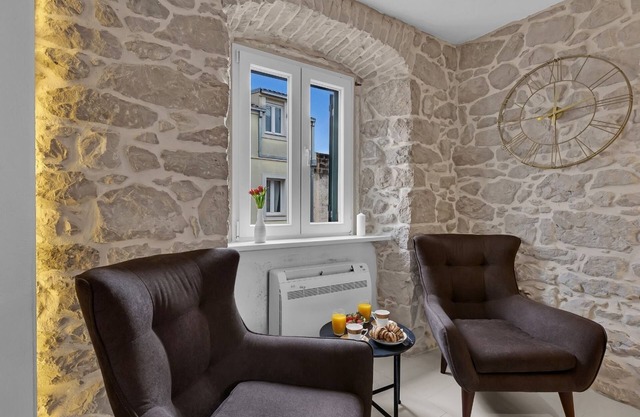 Two bedroom apartment with balcony Makarska (A-21443-a)