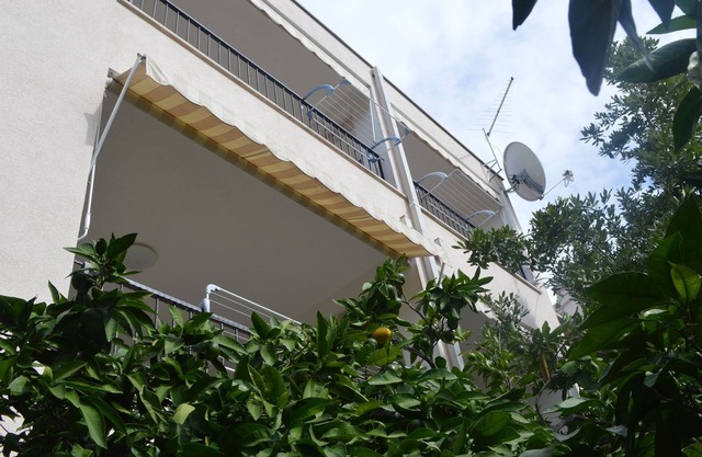 Two bedroom apartment with balcony Makarska (A-11361-a)