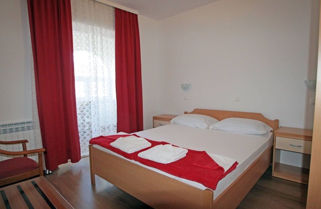 Two bedroom apartment with terrace and sea view Vinjerac, Zadar (A-5811-d)