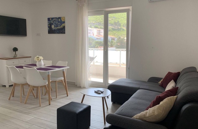 Two bedroom apartment with terrace and sea view Promajna, Makarska (A-20710-k)