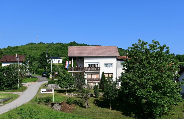 Two bedroom apartment with terrace Rakovica, Plitvice (A-20595-a)