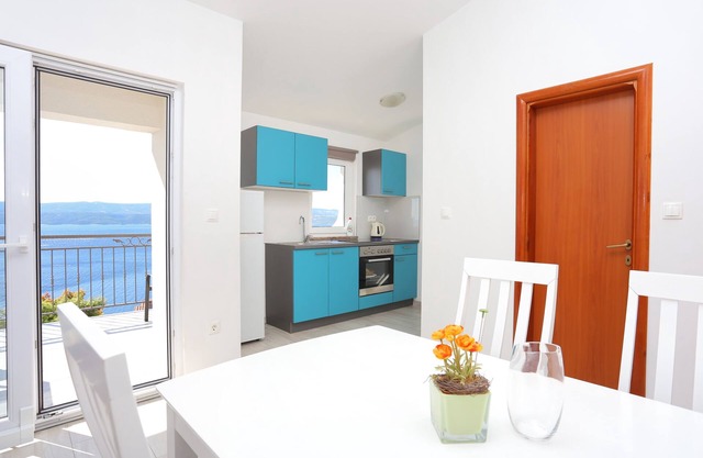 Two bedroom apartment with terrace and sea view Stanići, Omiš (A-17894-a)