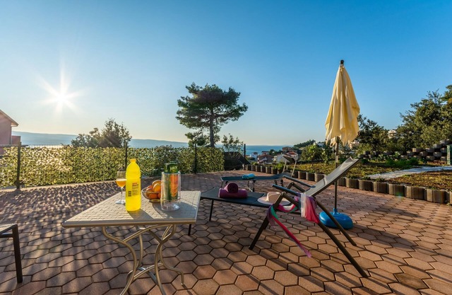 Two bedroom apartment with terrace and sea view Stanići, Omiš (A-18676-a)