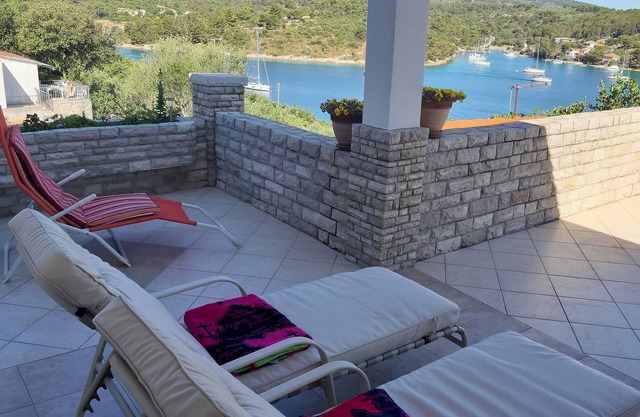 Two bedroom apartment with terrace and sea view Nečujam, Šolta (A-2089-a)
