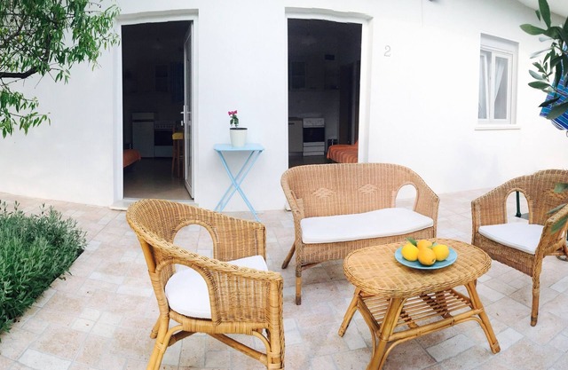 Two bedroom apartment with terrace Sumartin, Brač (A-5646-a)