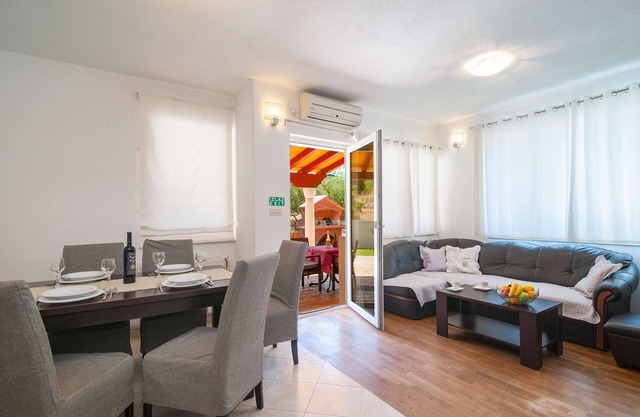Two bedroom apartment with terrace Supetar, Brač (A-16923-a)