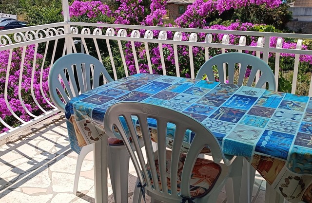 Two bedroom apartment with terrace and sea view Sutivan, Brač (A-21426-a)