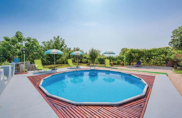Two-Bedroom Apartment in Kastelir