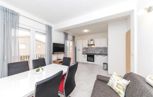 Two-Bedroom Apartment In Sevid