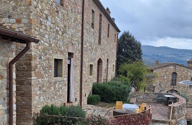 Two-bedroom apartment with beautiful views of the Tuscan countryside