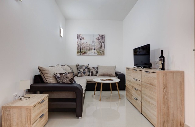 Two Bedroom Apartment w/Swimming Pool