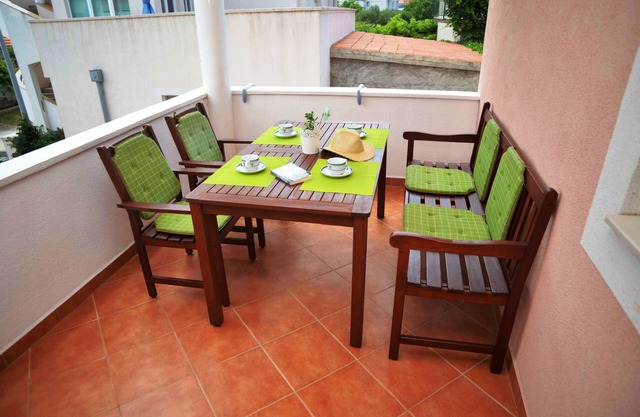 Two bedroom apartment near beach Betina, Murter (A-16742-a)