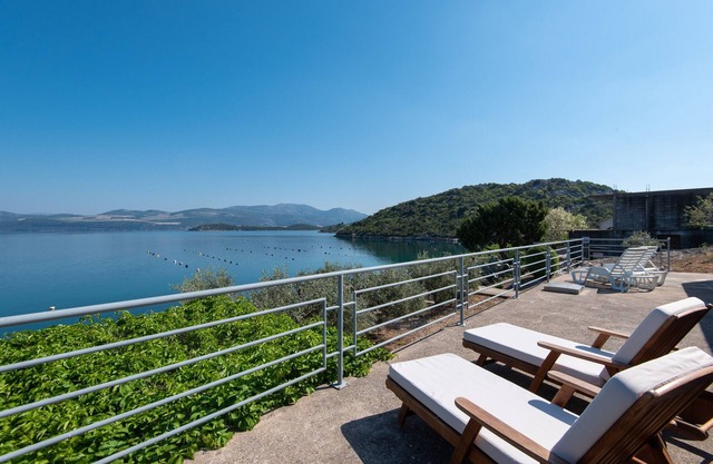 Two bedroom apartment near beach Cove Pještata, Pelješac (A-12381-b)