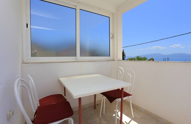 Two bedroom apartment near beach Brist, Makarska (A-18859-a)