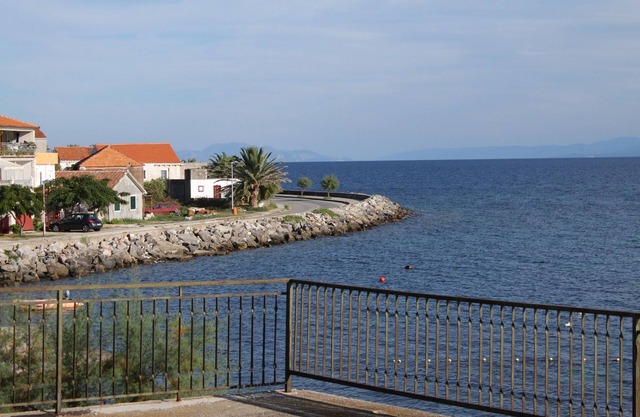Two bedroom apartment near beach Sućuraj, Hvar (A-4029-f)