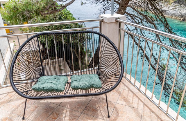 Two bedroom apartment near beach Cove Bratinja Luka, Korčula (A-4434-a)