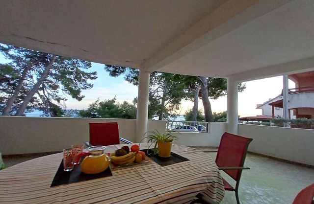 Two bedroom apartment near beach Ivan Dolac, Hvar (A-21269-b)