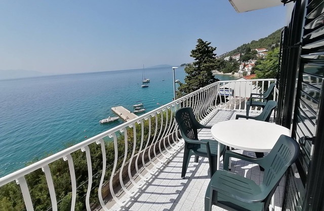 Two bedroom apartment near beach Brist, Makarska (A-505-a)