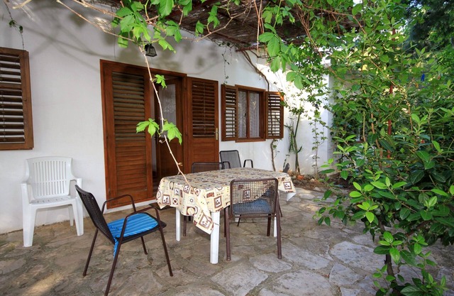 Two bedroom apartment near beach Mudri Dolac, Hvar (A-118-a)