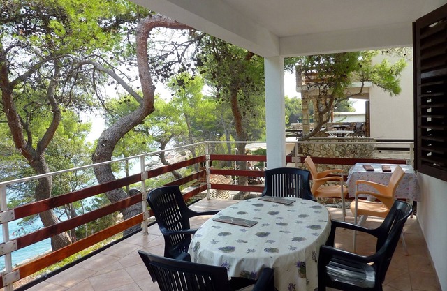 Two bedroom apartment near beach Mudri Dolac, Hvar (A-595-b)