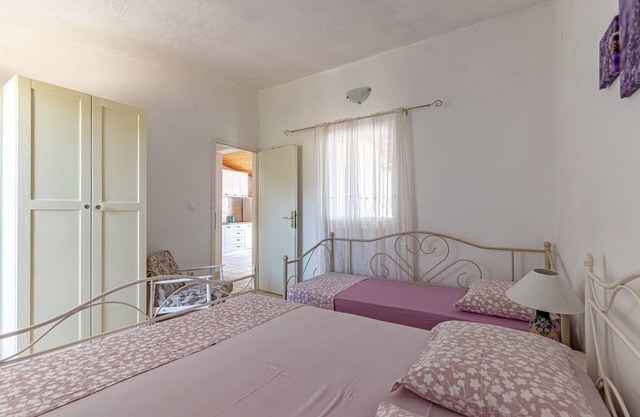 Two bedroom apartment near beach Cove Pokrivenik, Hvar (A-4604-b)