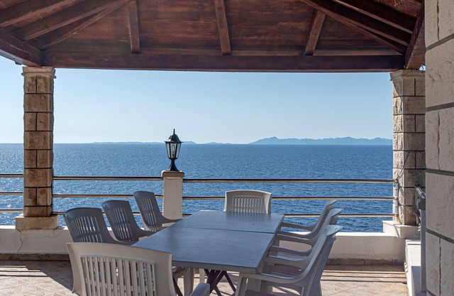 Two bedroom apartment near beach Zavalatica, Korčula (A-183-a)