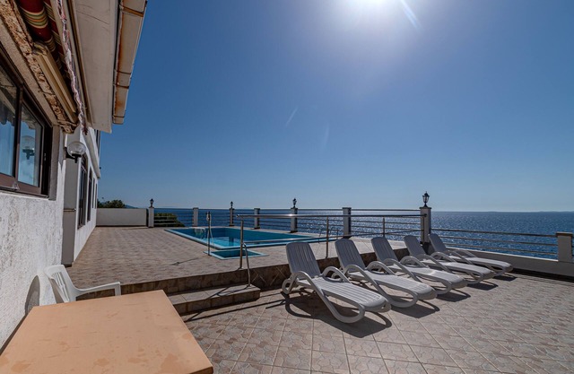 Two bedroom apartment near beach Zavalatica, Korčula (A-183-b)