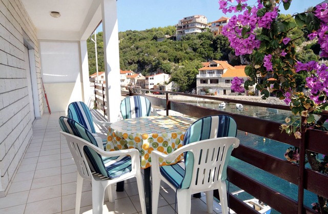 Two bedroom apartment near beach Zavalatica, Korčula (A-9285-b)