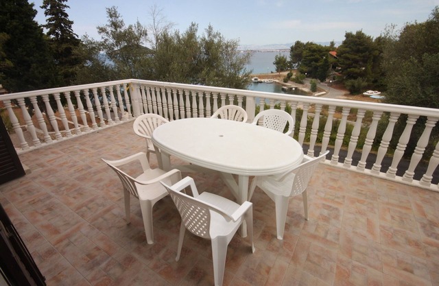 Two bedroom apartment near beach Kali, Ugljan (A-345-a)