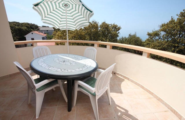Two bedroom apartment near beach Cove Mulobedanj, Pag (A-6275-b)