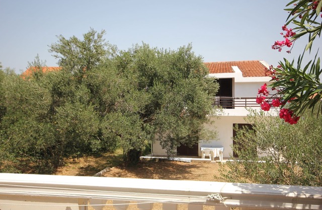Two bedroom apartment near beach Tkon, Pašman (A-8297-a)